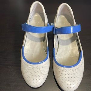 Comfortable Nine West Velcro shoes for women size 6.5